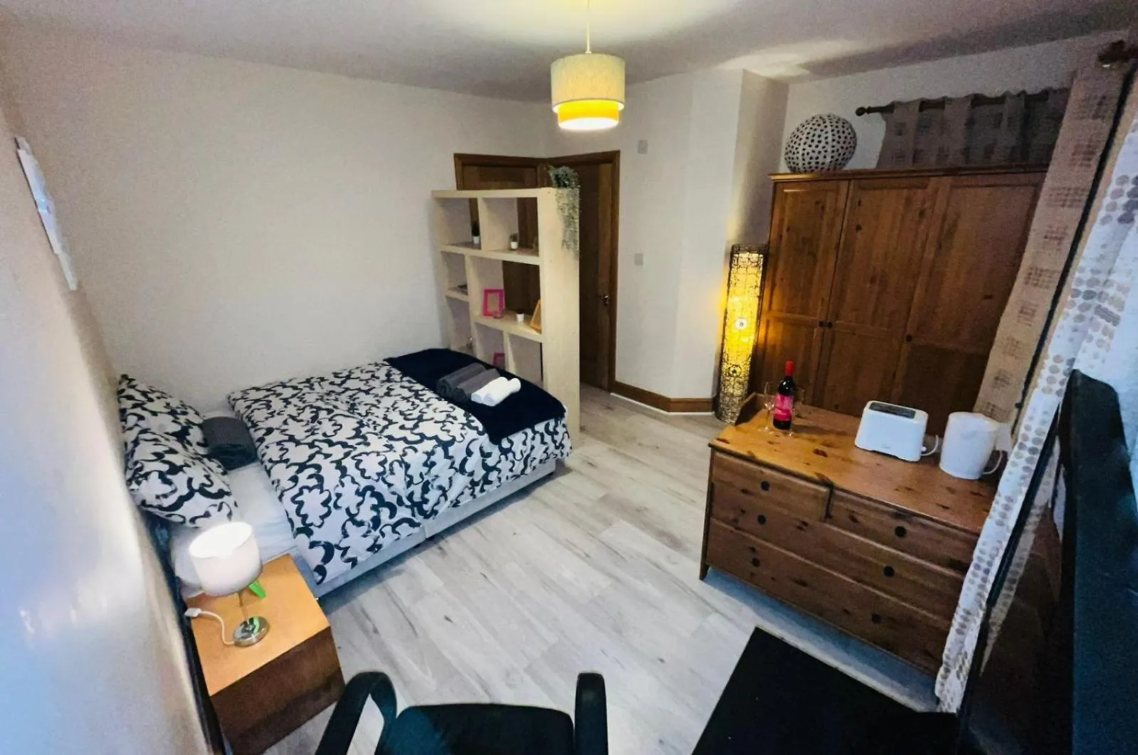 Homestay Bedroom + Bathroom D8 Dublin Ireland